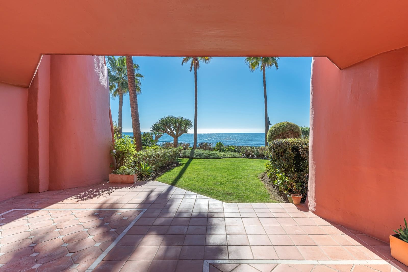 3 bedroom Apartment for sale in Estepona with pool garage - € 2,350,000 (Ref: 9244323)