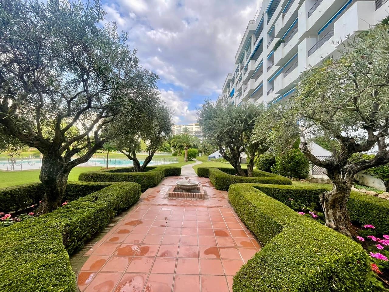 4 Zimmer Penthouse zu verkaufen in Marbella mit Pool Garage - 1.100.000 € (Ref: 9244327)