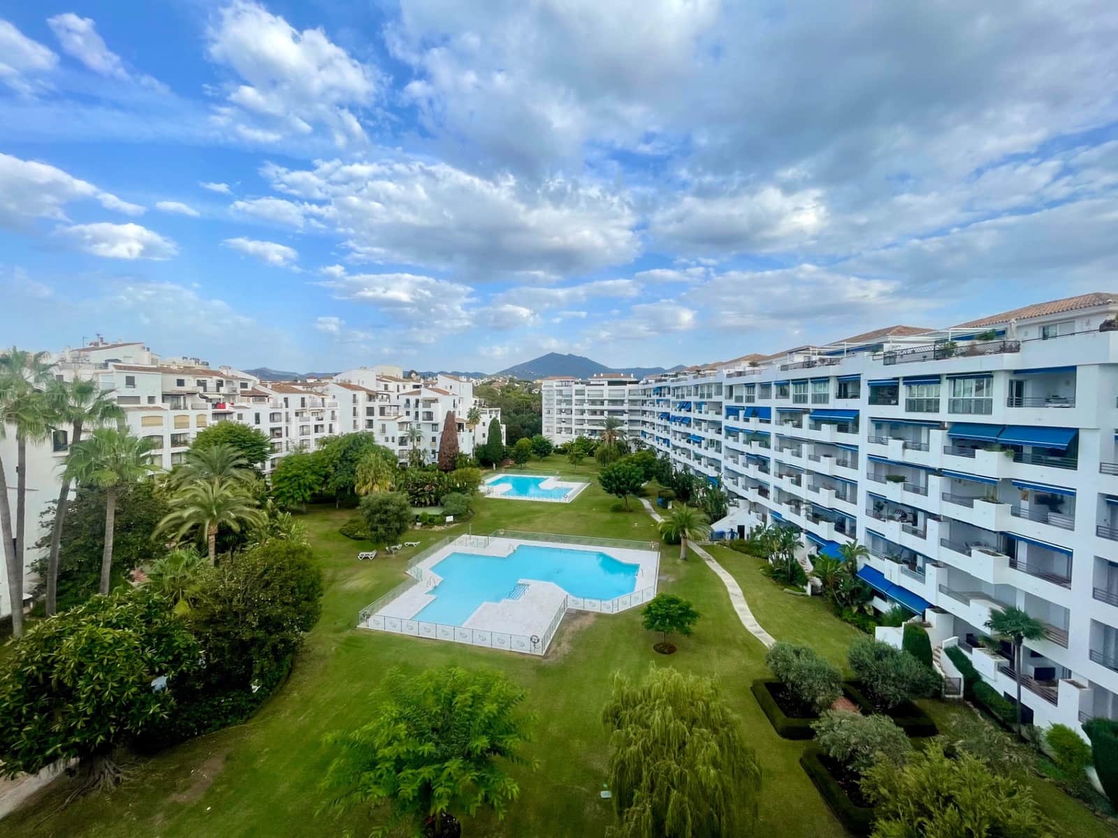 4 Zimmer Penthouse zu verkaufen in Marbella mit Pool Garage - 1.100.000 € (Ref: 9244327)
