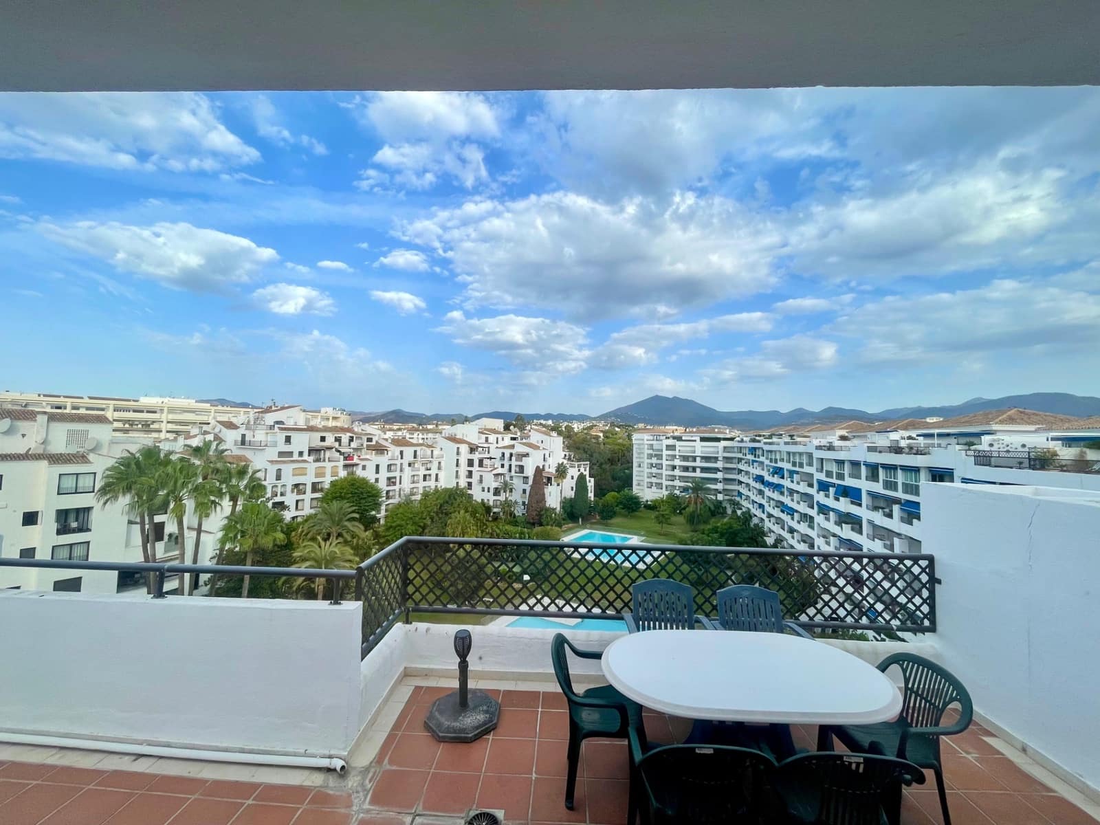 4 Zimmer Penthouse zu verkaufen in Marbella mit Pool Garage - 1.100.000 € (Ref: 9244327)