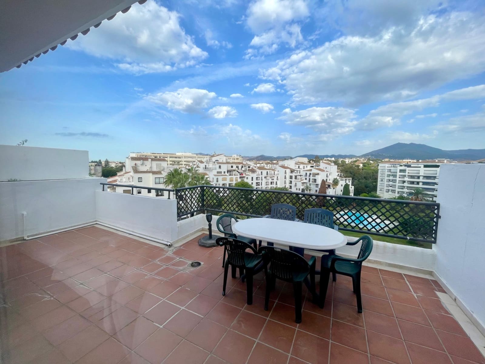 4 Zimmer Penthouse zu verkaufen in Marbella mit Pool Garage - 1.100.000 € (Ref: 9244327)