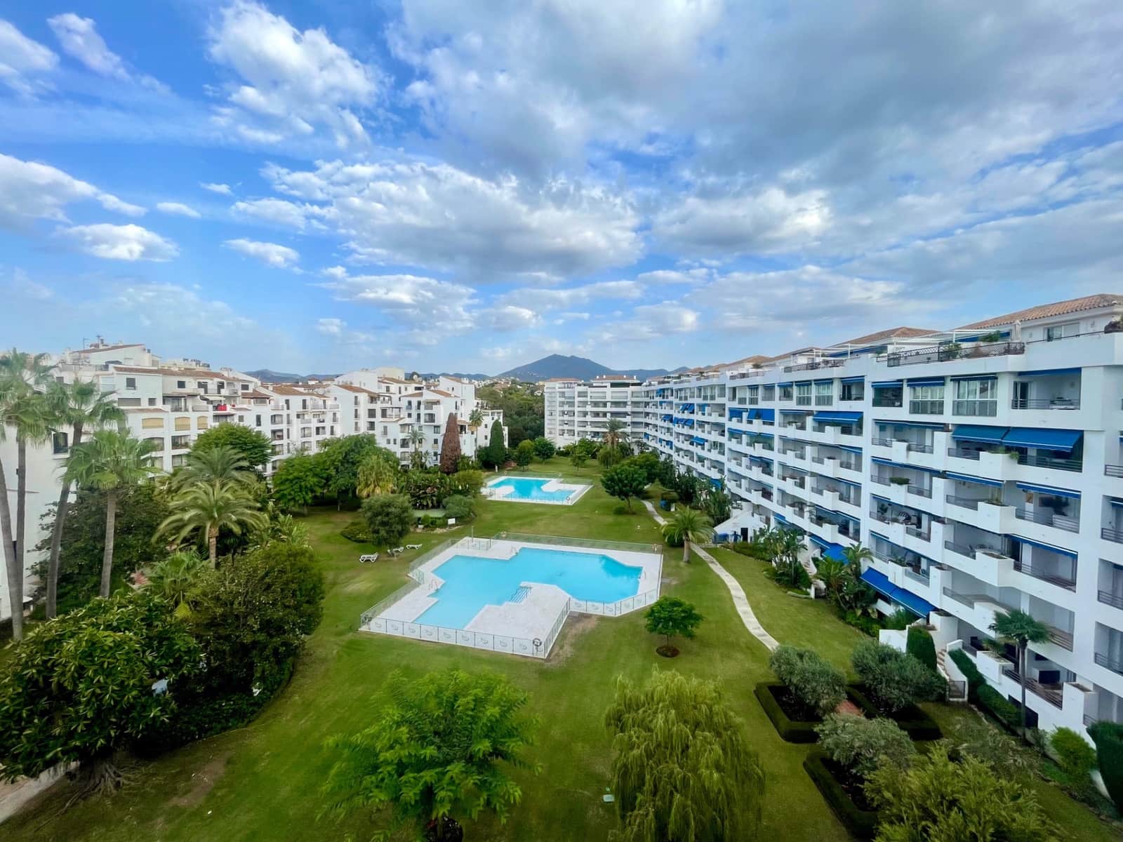 4 quarto Penthouse para venda em Marbella com piscina garagem - 1 050 000 € (Ref: 9244327)