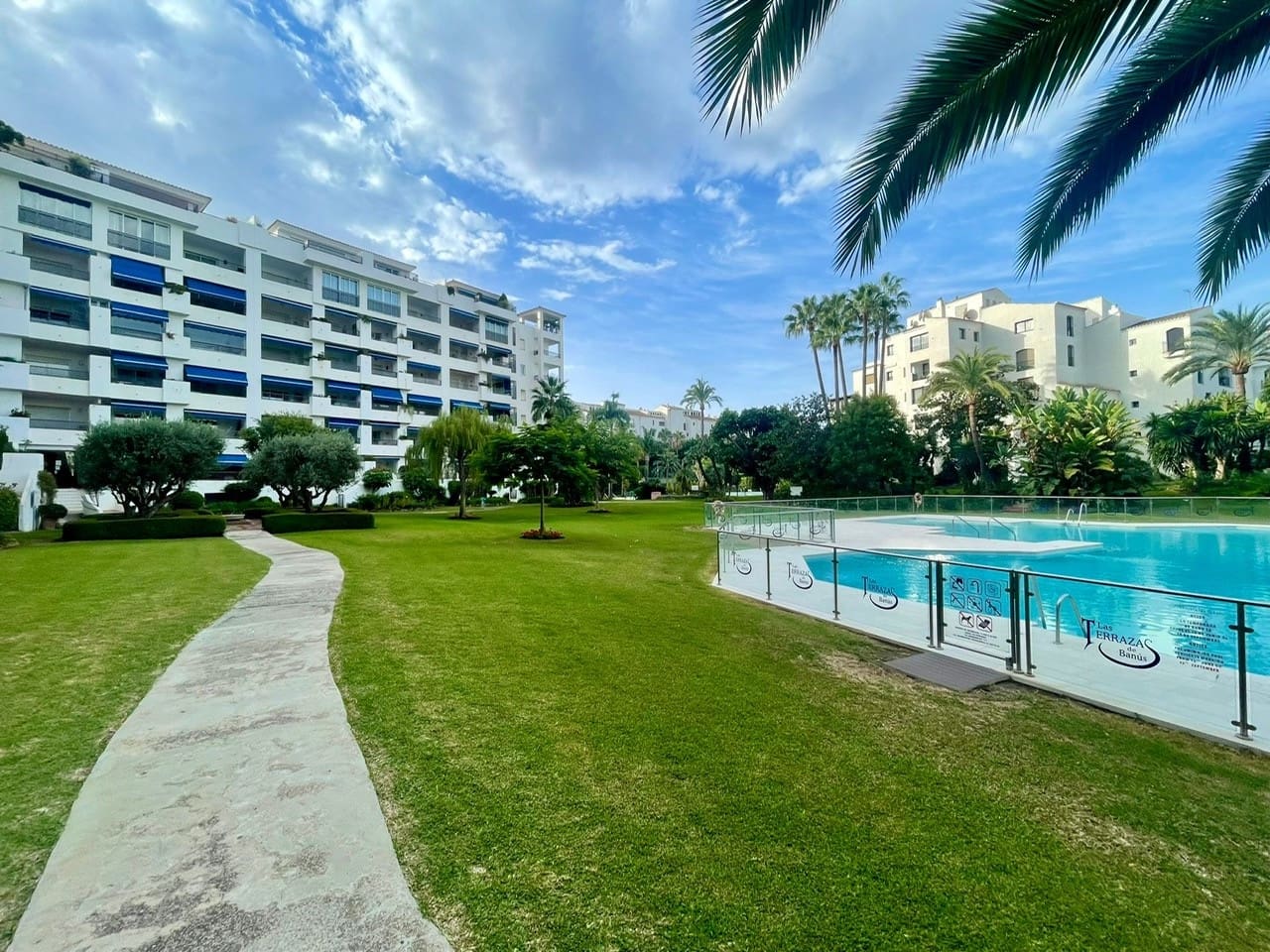 4 quarto Penthouse para venda em Marbella com piscina garagem - 1 050 000 € (Ref: 9244327)