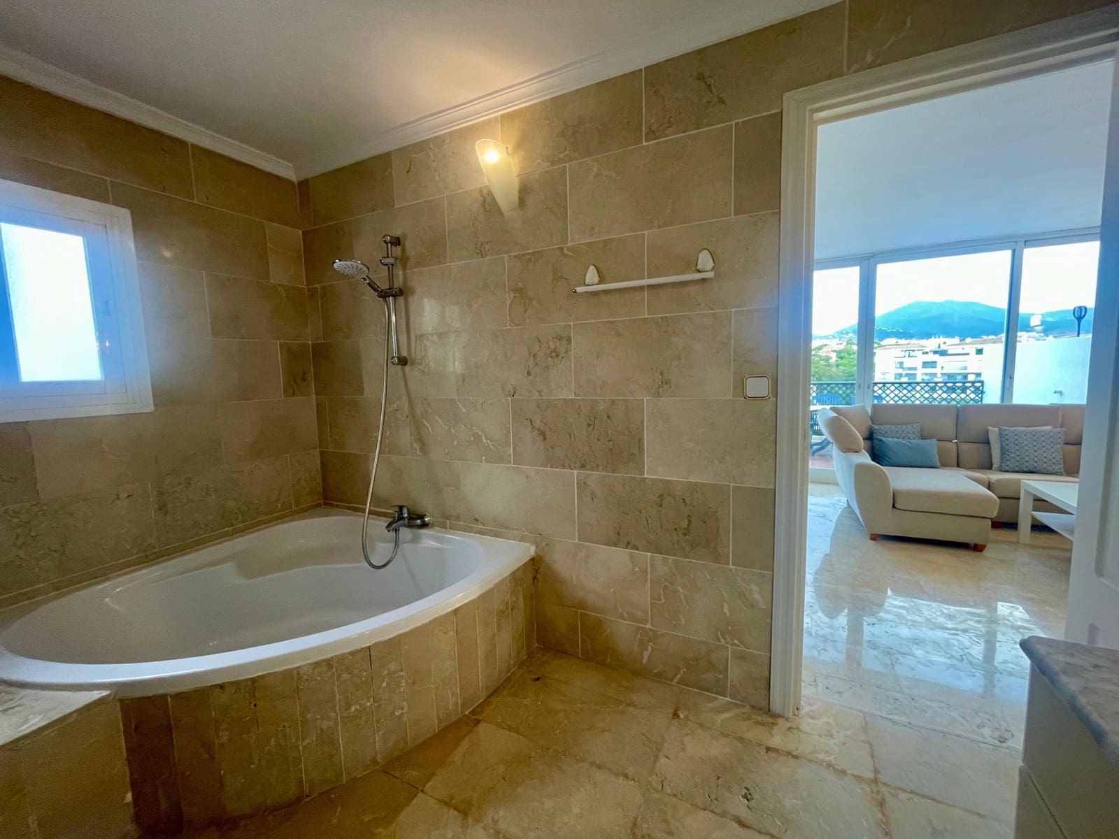 4 quarto Penthouse para venda em Marbella com piscina garagem - 1 050 000 € (Ref: 9244327)