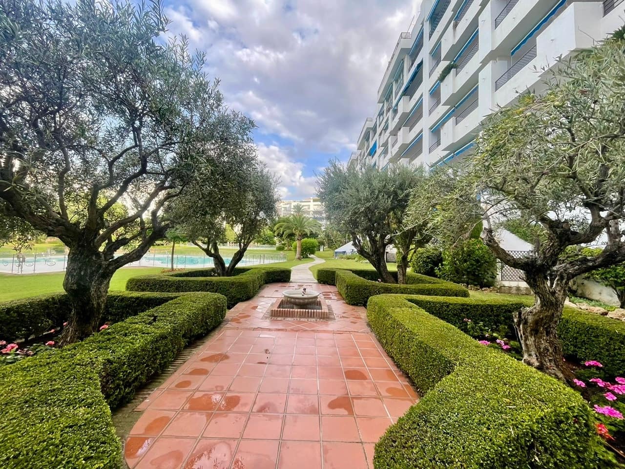 4 quarto Penthouse para venda em Marbella com piscina garagem - 1 050 000 € (Ref: 9244327)