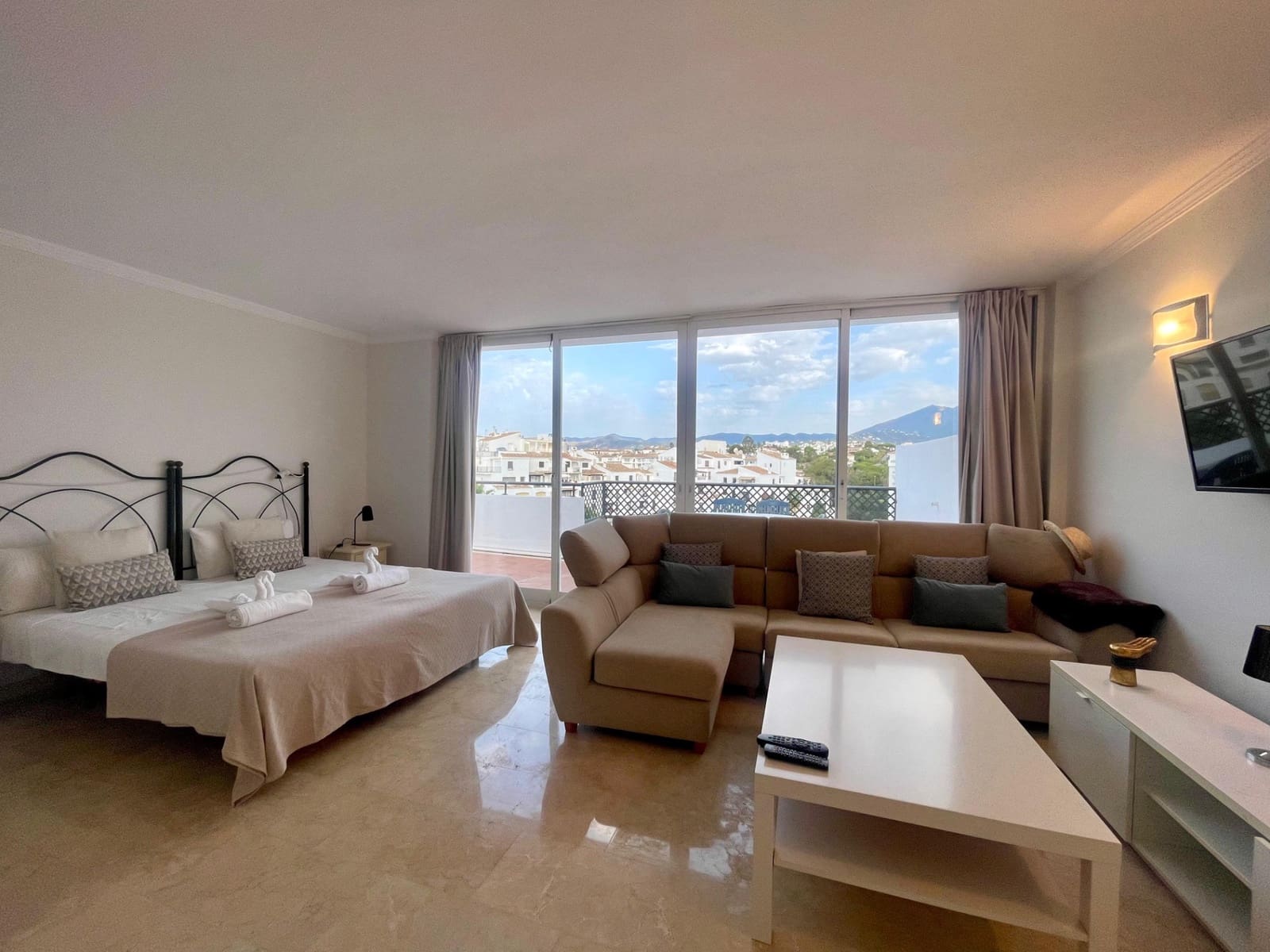 4 quarto Penthouse para venda em Marbella com piscina garagem - 1 050 000 € (Ref: 9244327)
