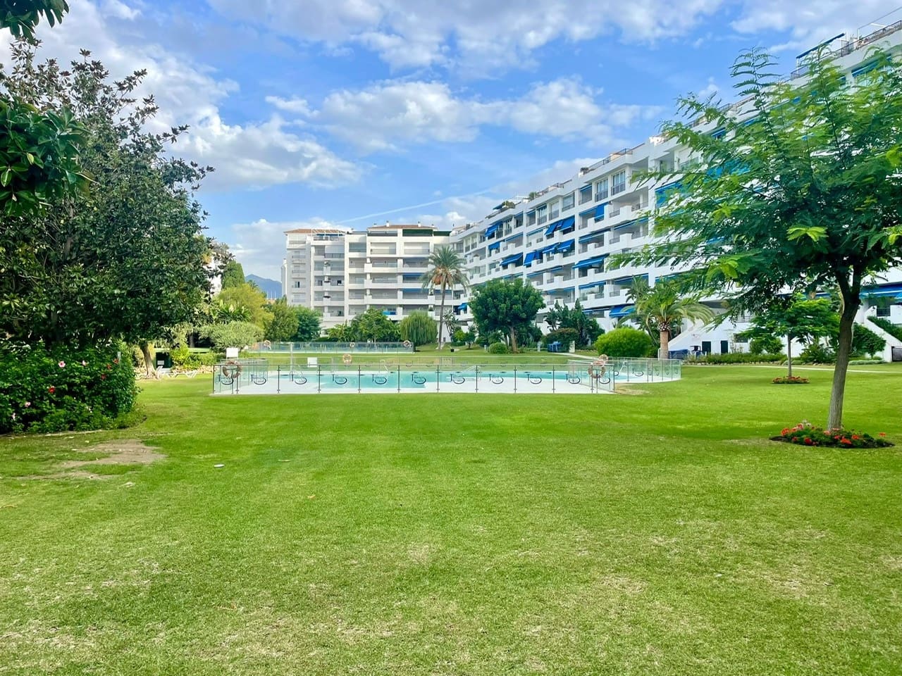 4 quarto Penthouse para venda em Marbella com piscina garagem - 1 050 000 € (Ref: 9244327)