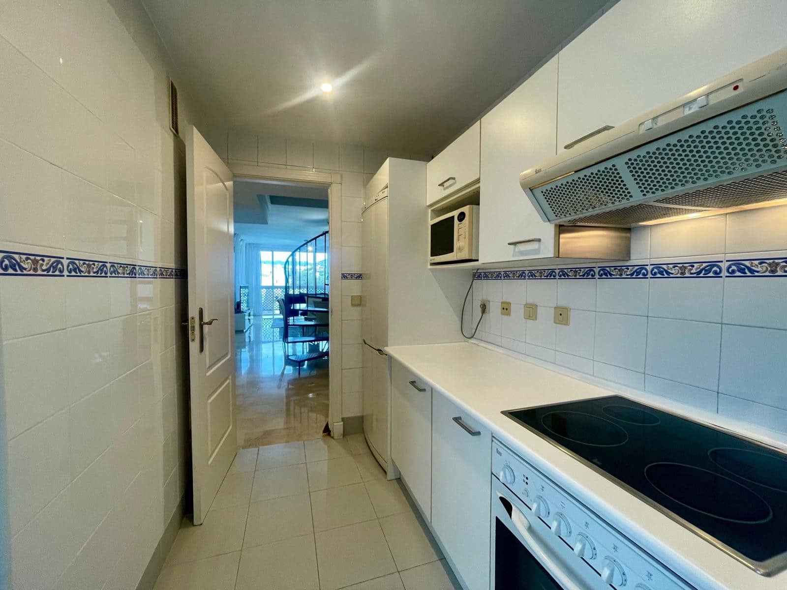 4 quarto Penthouse para venda em Marbella com piscina garagem - 1 050 000 € (Ref: 9244327)