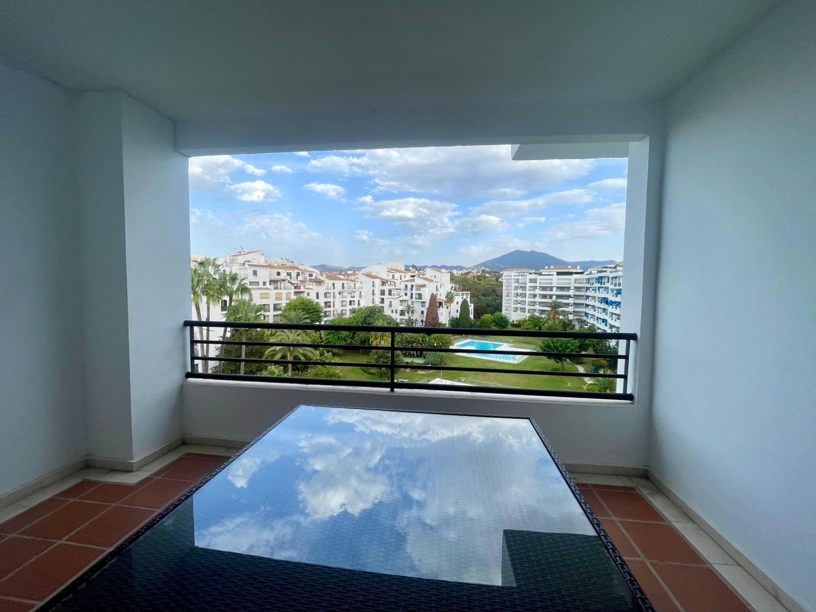 4 quarto Penthouse para venda em Marbella com piscina garagem - 1 050 000 € (Ref: 9244327)