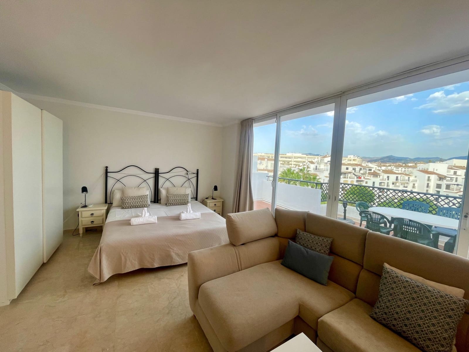 4 quarto Penthouse para venda em Marbella com piscina garagem - 1 050 000 € (Ref: 9244327)