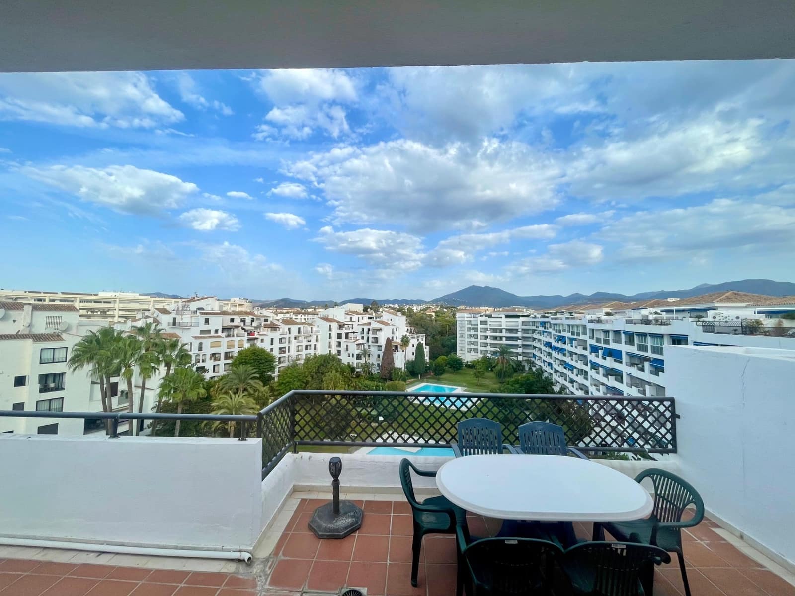 4 quarto Penthouse para venda em Marbella com piscina garagem - 1 050 000 € (Ref: 9244327)