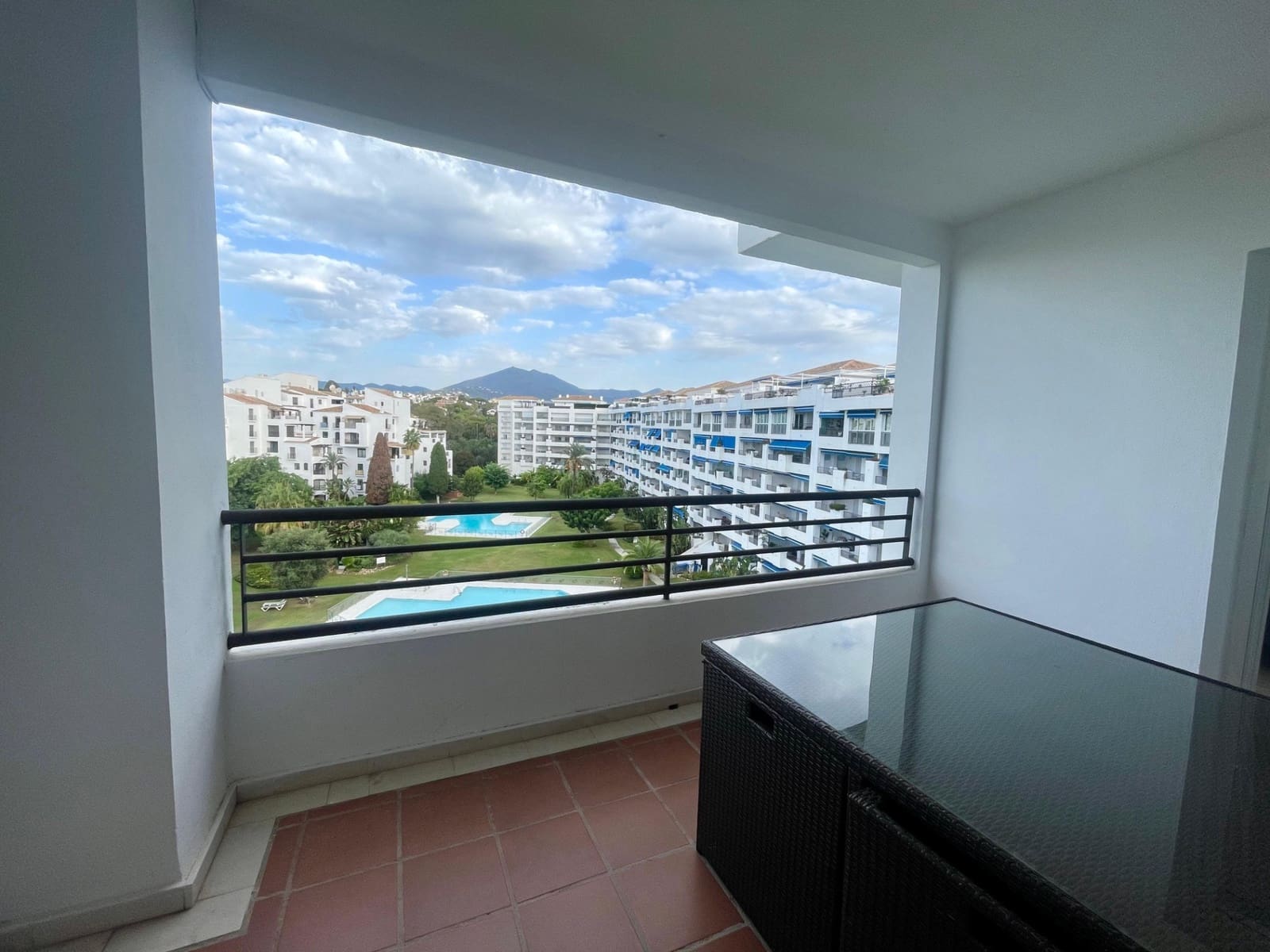 4 quarto Penthouse para venda em Marbella com piscina garagem - 1 050 000 € (Ref: 9244327)