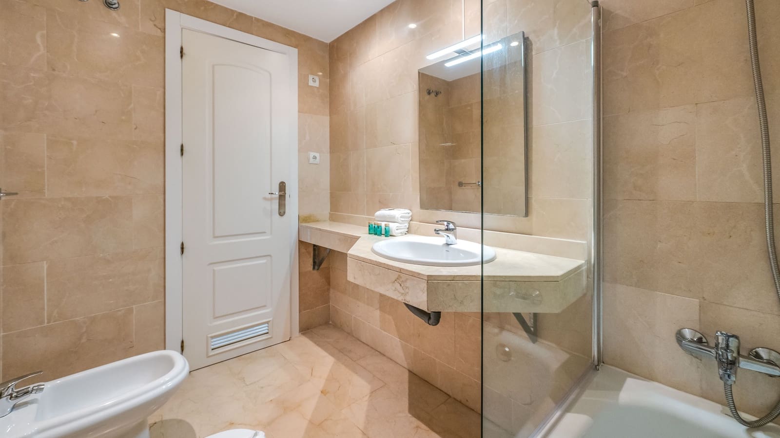 3 Zimmer Apartment zu verkaufen in Puerto Banus mit Pool - 850.000 € (Ref: 9244328)