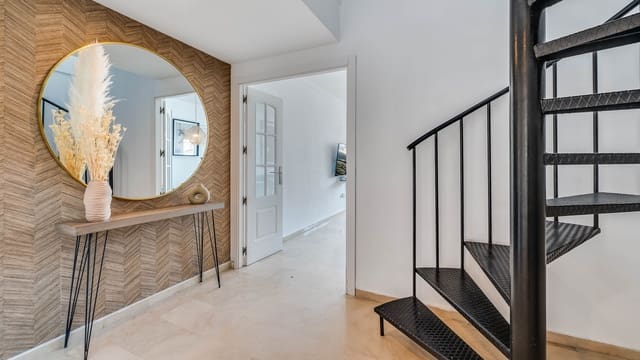 3 chambre Penthouse à vendre à Puerto Banus, Marbella avec piscine garage - 850 000 € (Ref: 9244331)