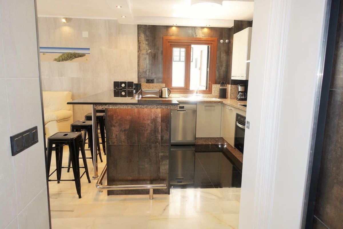 2 bedroom Apartment for sale in Puerto Banus - € 505,000 (Ref: 9244334)