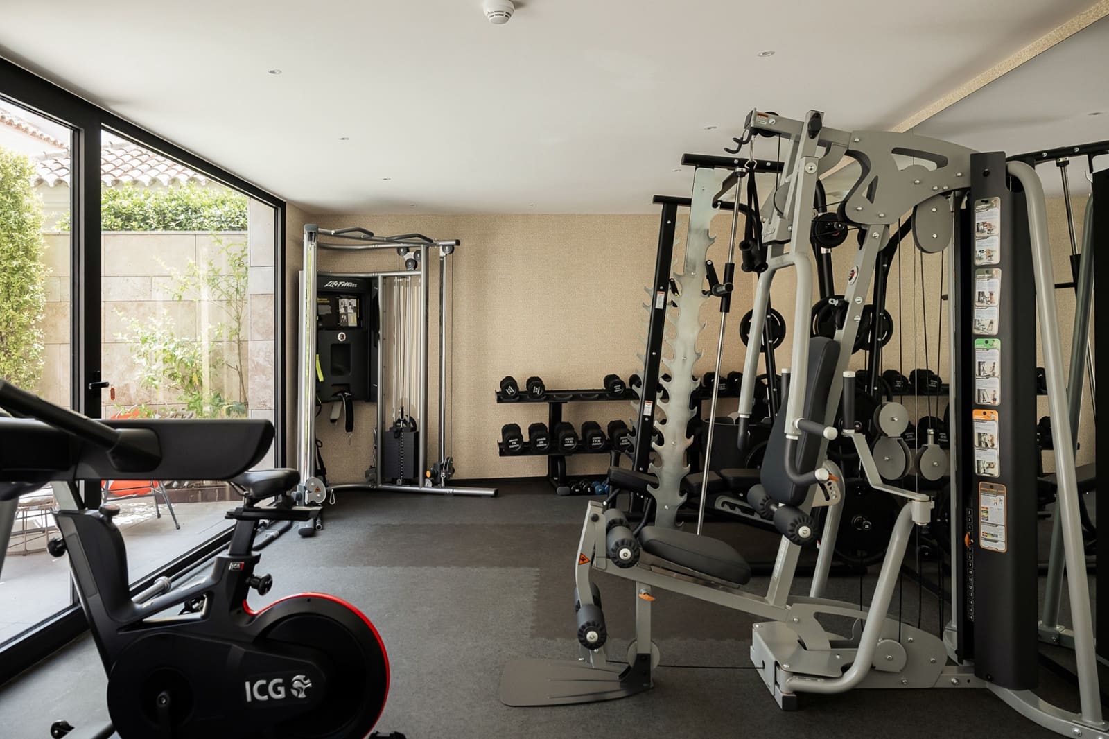 3 bedroom Apartment for sale in La Quinta with pool garage - € 2,150,000 (Ref: 9244336)