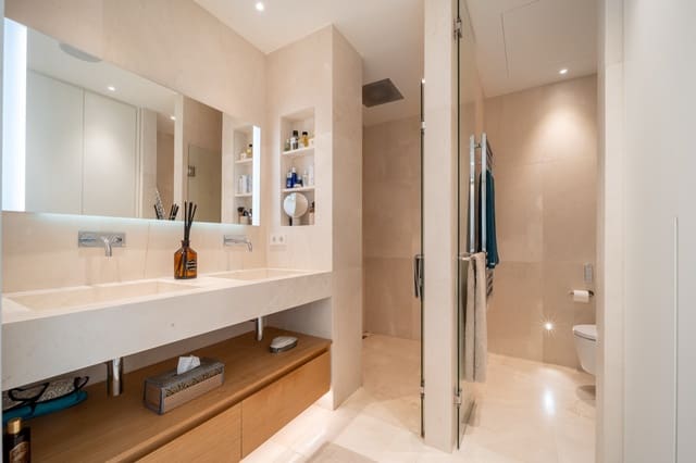 Apartamento de 3 habitaciones en La Quinta, Benahavís en venta con piscina garaje - 2.150.000 € (Ref: 9244336)