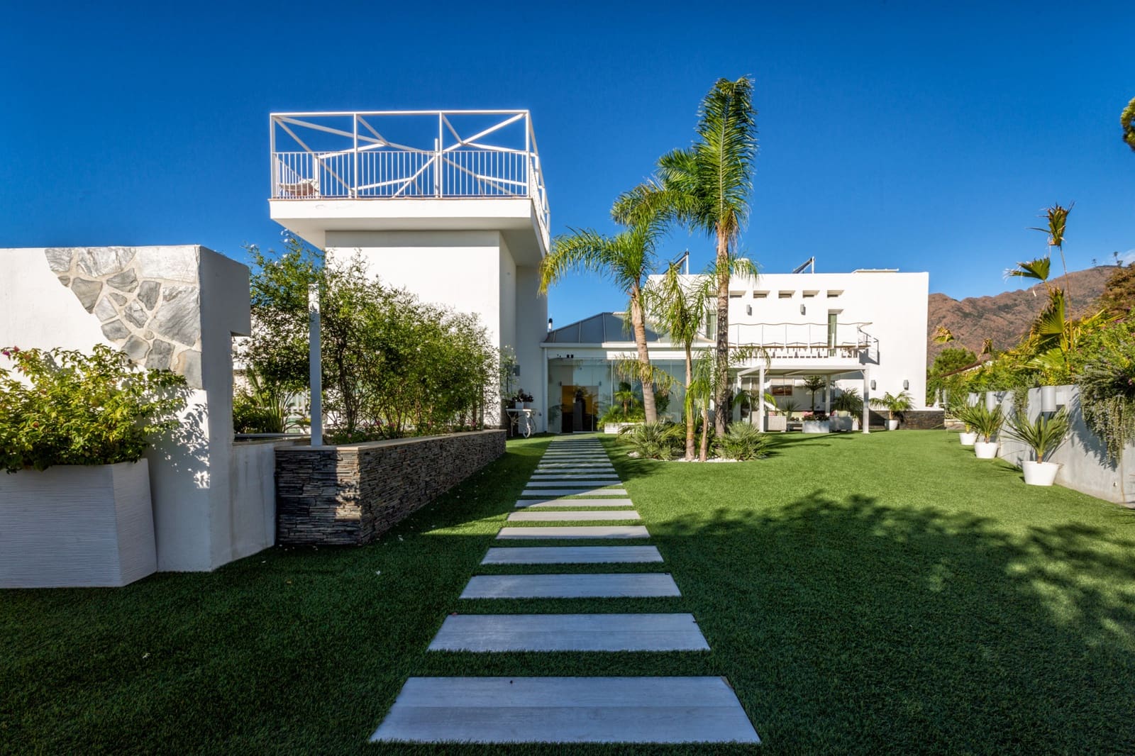 7 soveværelse Villa til salg i Estepona med swimmingpool garage - € 3.990.000 (Ref: 9244339)