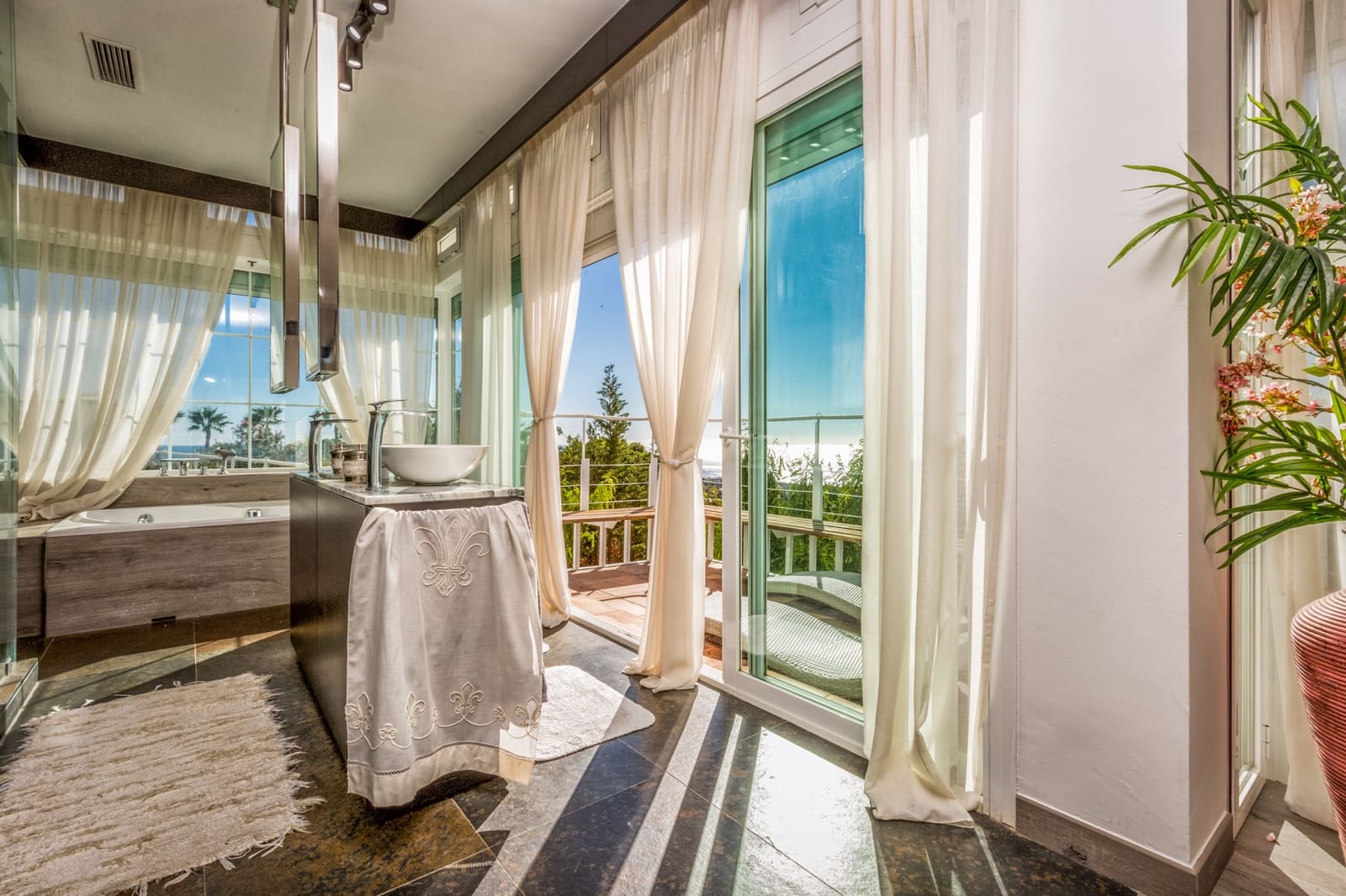 7 soveværelse Villa til salg i Estepona med swimmingpool garage - € 3.990.000 (Ref: 9244339)