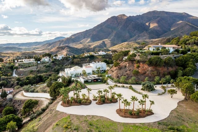 7 bedroom Villa for sale in Altos de Estepona, Estepona with pool garage - € 3,600,000 (Ref: 9244339)
