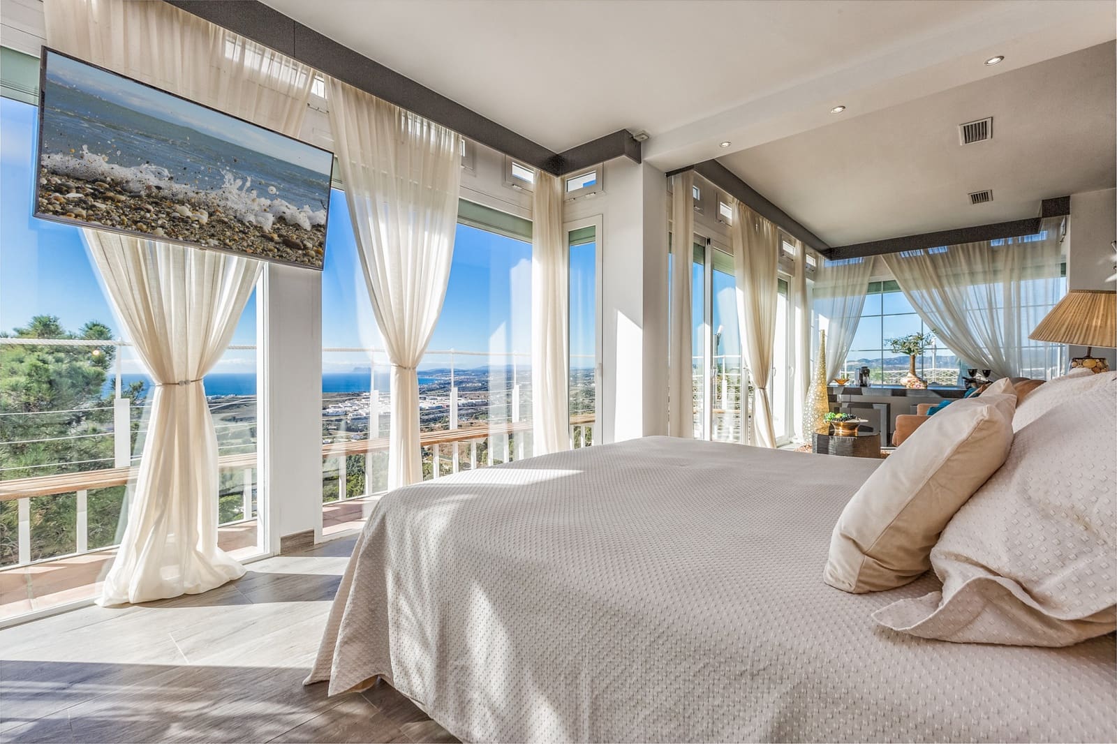 7 bedroom Villa for sale in Estepona with pool garage - € 3,600,000 (Ref: 9244339)