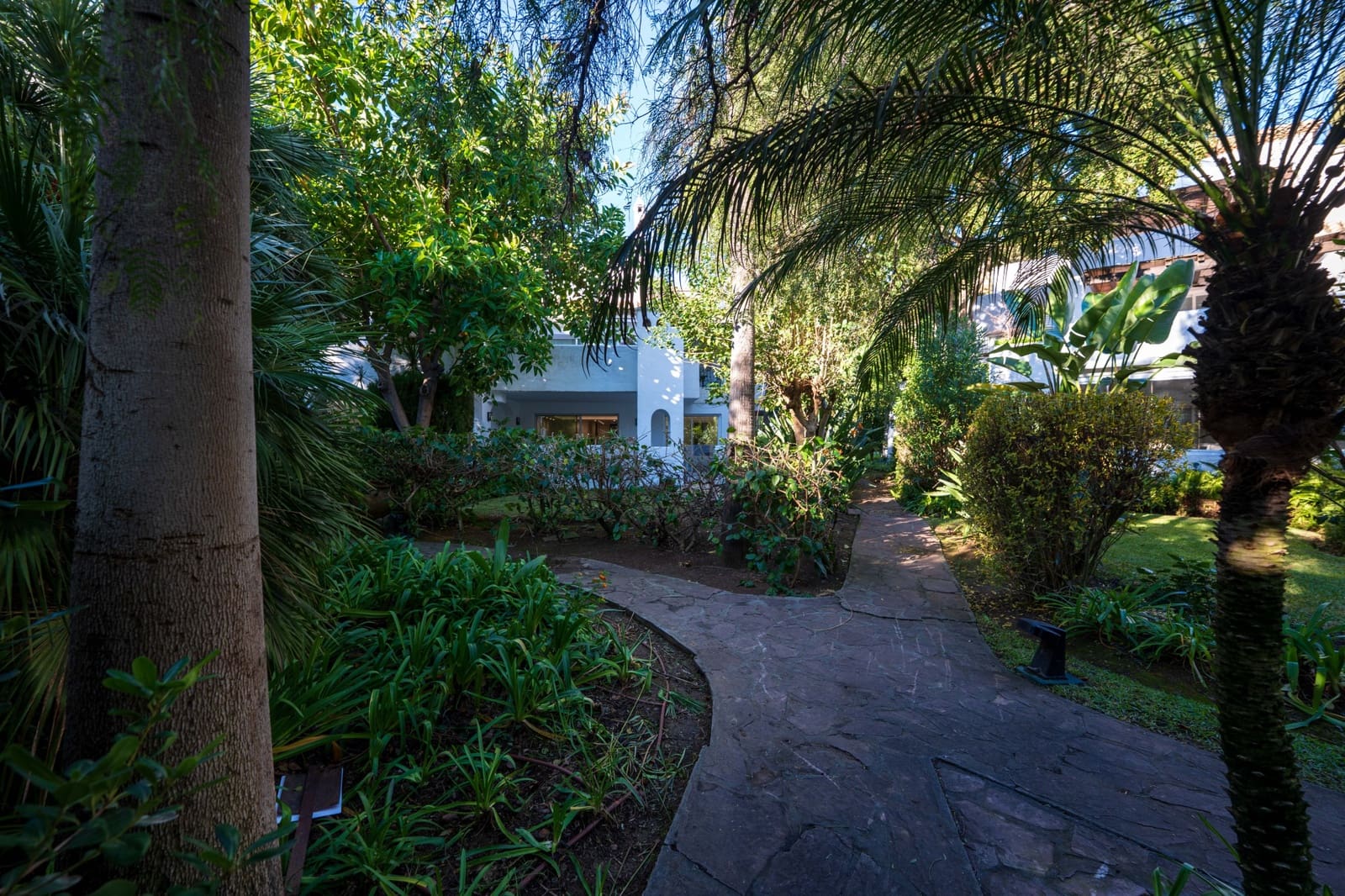 3 bedroom Apartment for sale in San Pedro de Alcantara with pool garage - € 790,000 (Ref: 9244340)