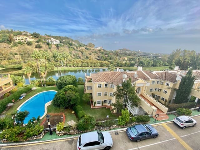 4 chambre Penthouse à vendre à La Quinta, Benahavís avec piscine garage - 800 000 € (Ref: 9244341)