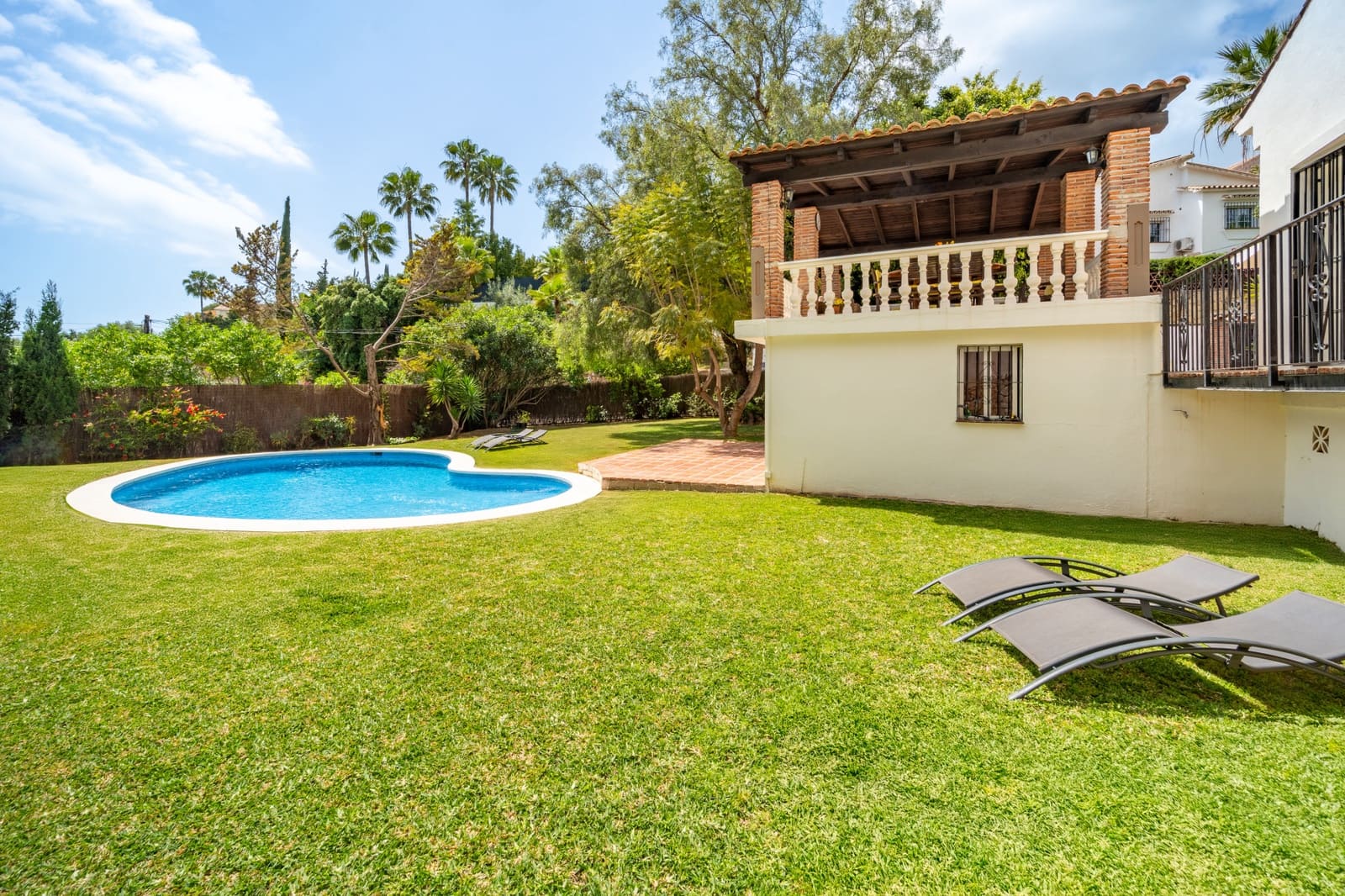 Chalet de 4 habitaciones en Marbella en venta con piscina garaje - 1.190.000 € (Ref: 9244342)