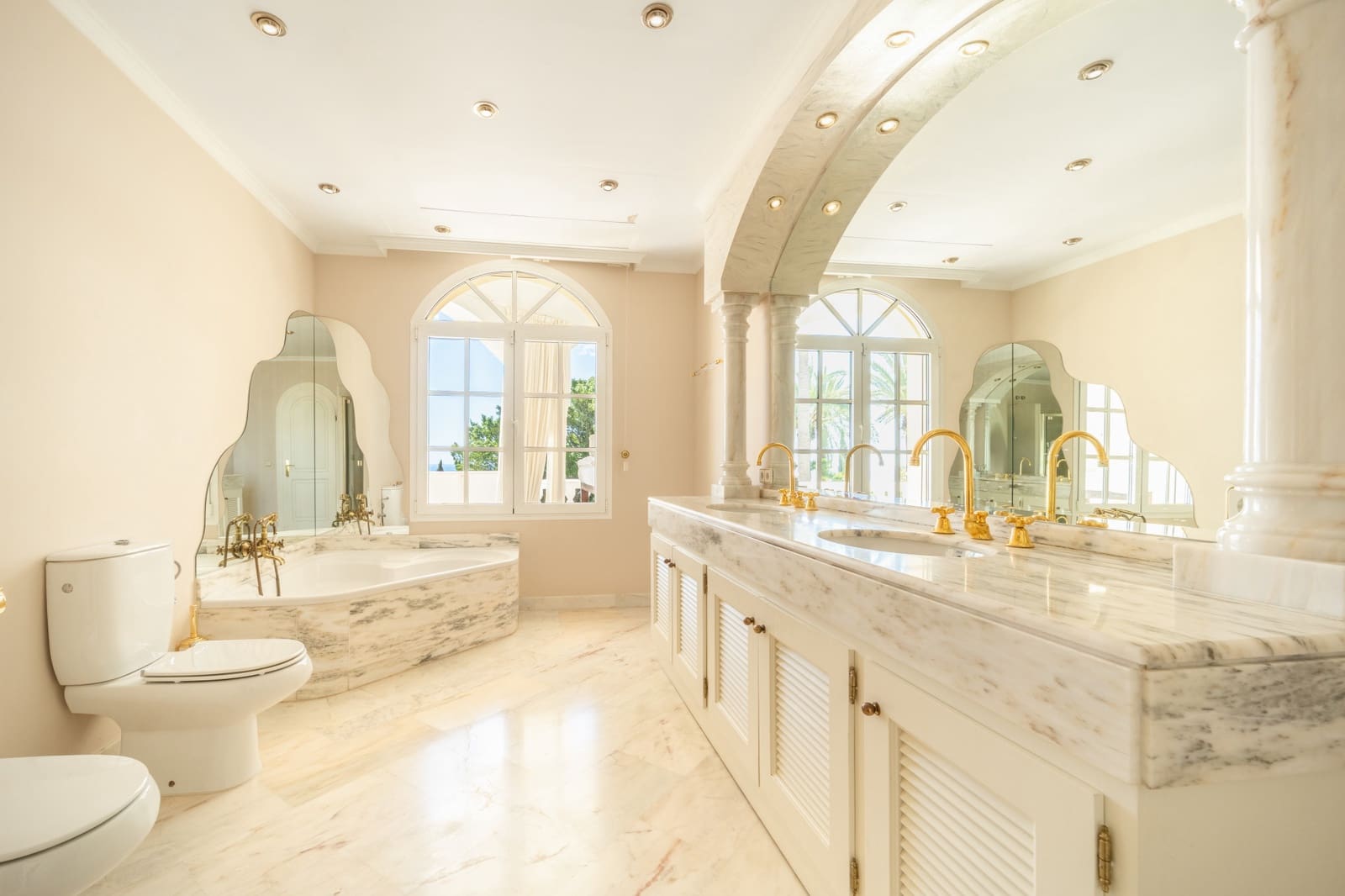 14 Zimmer Villa zu verkaufen in Marbella mit Pool Garage - 19.850.000 € (Ref: 9244343)