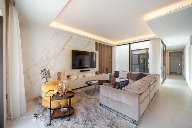 3 sypialnia Dom na sprzedaż w El Velerín, Estepona z basenem garażem - 3 450 000 € (Ref: 9244345)