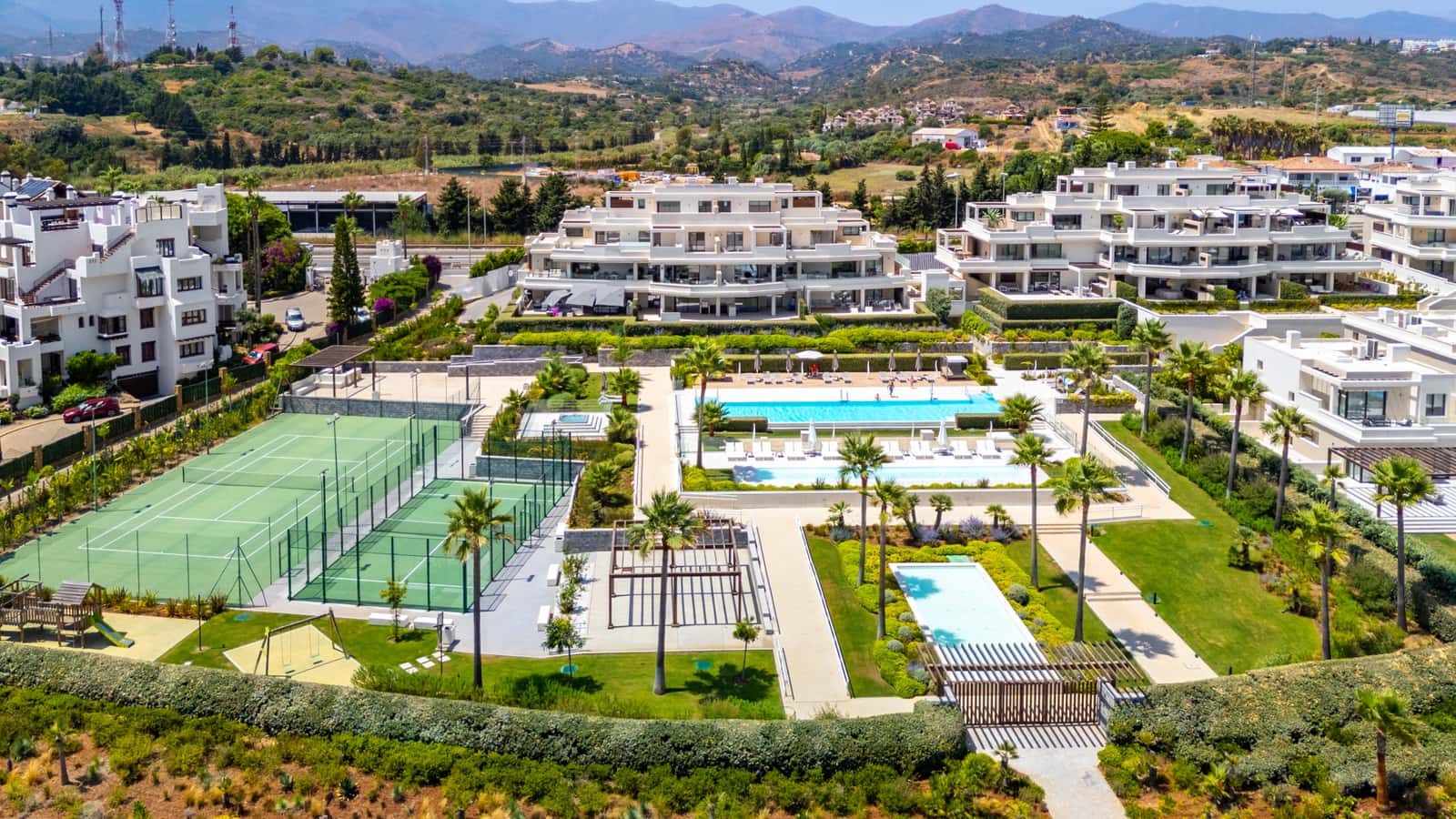 3 chambre Maison de Ville à vendre à Estepona avec piscine garage - 3 450 000 € (Ref: 9244345)