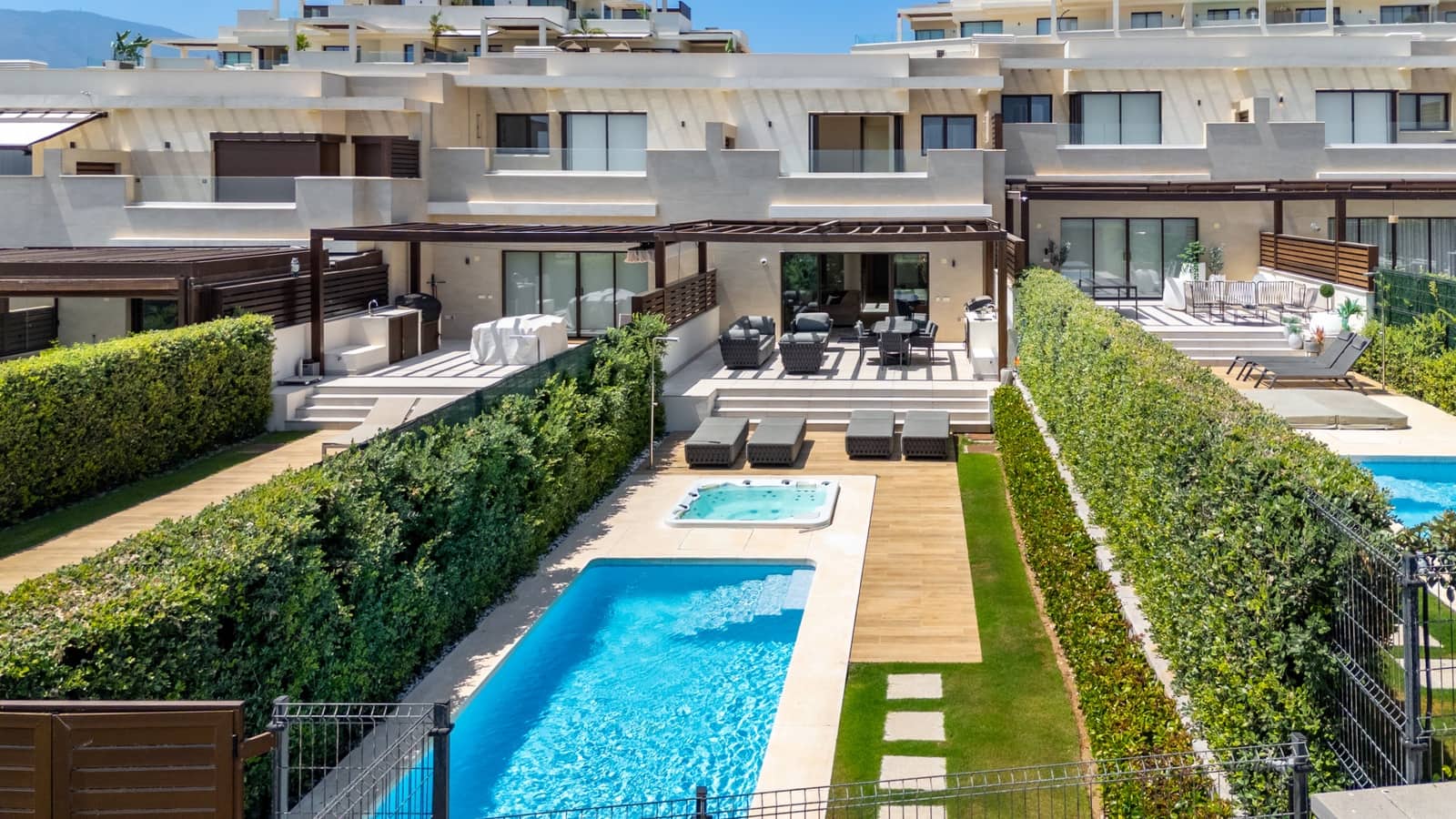 3 chambre Maison de Ville à vendre à Estepona avec piscine garage - 3 450 000 € (Ref: 9244345)