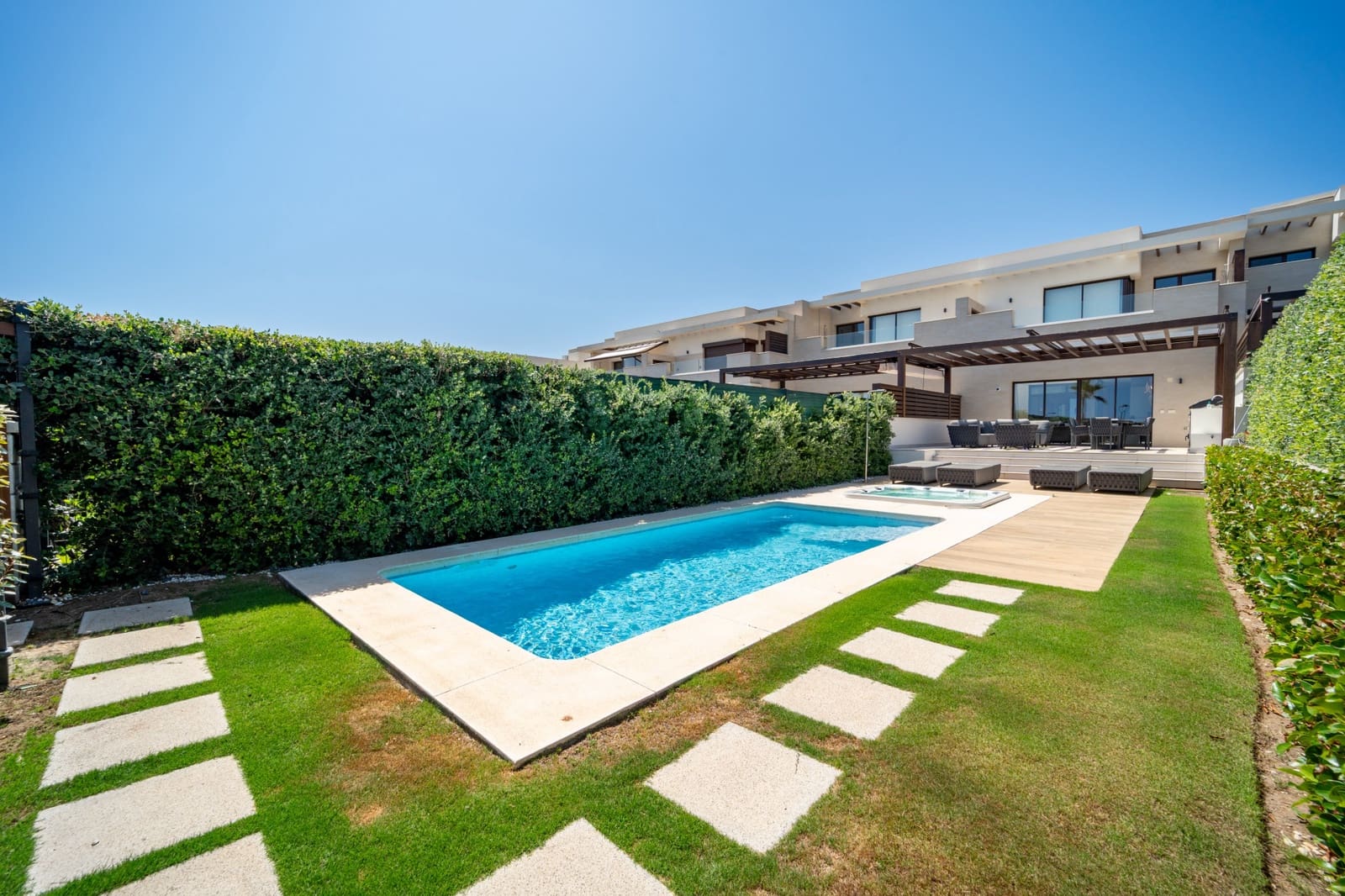 3 chambre Maison de Ville à vendre à Estepona avec piscine garage - 3 450 000 € (Ref: 9244345)