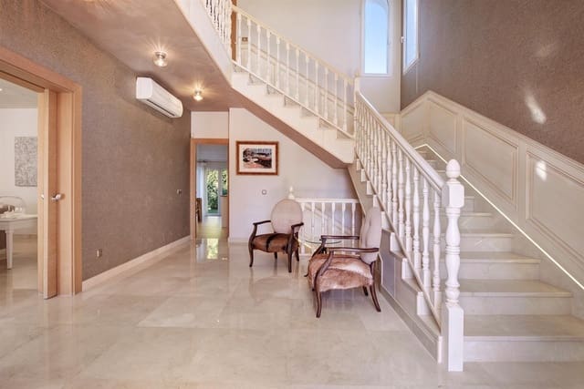 6 sypialnia Willa na sprzedaż w Guadalmina Baja, Marbella z basenem garażem - 3 250 000 € (Ref: 9245783)