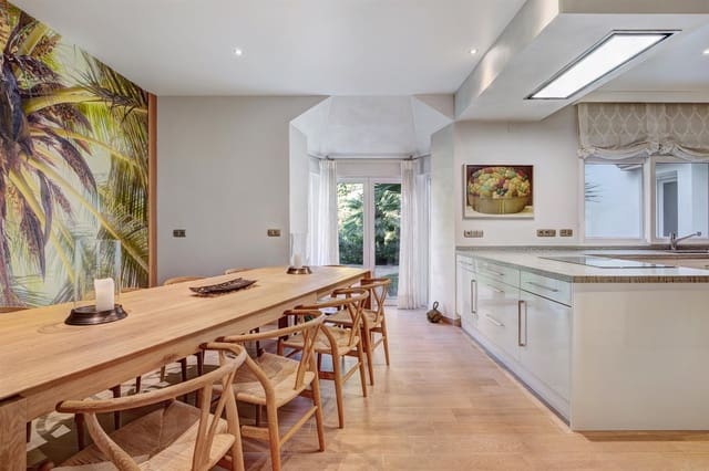 6 sypialnia Willa na sprzedaż w Guadalmina Baja, Marbella z basenem garażem - 3 250 000 € (Ref: 9245783)