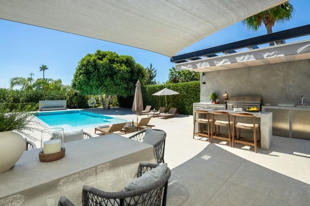 6 makuuhuone Huvila myytävänä paikassa Nueva Andalucia, Marbella mukana uima-altaan 
autotalli - 5 850 000 € (Ref: 9245784)