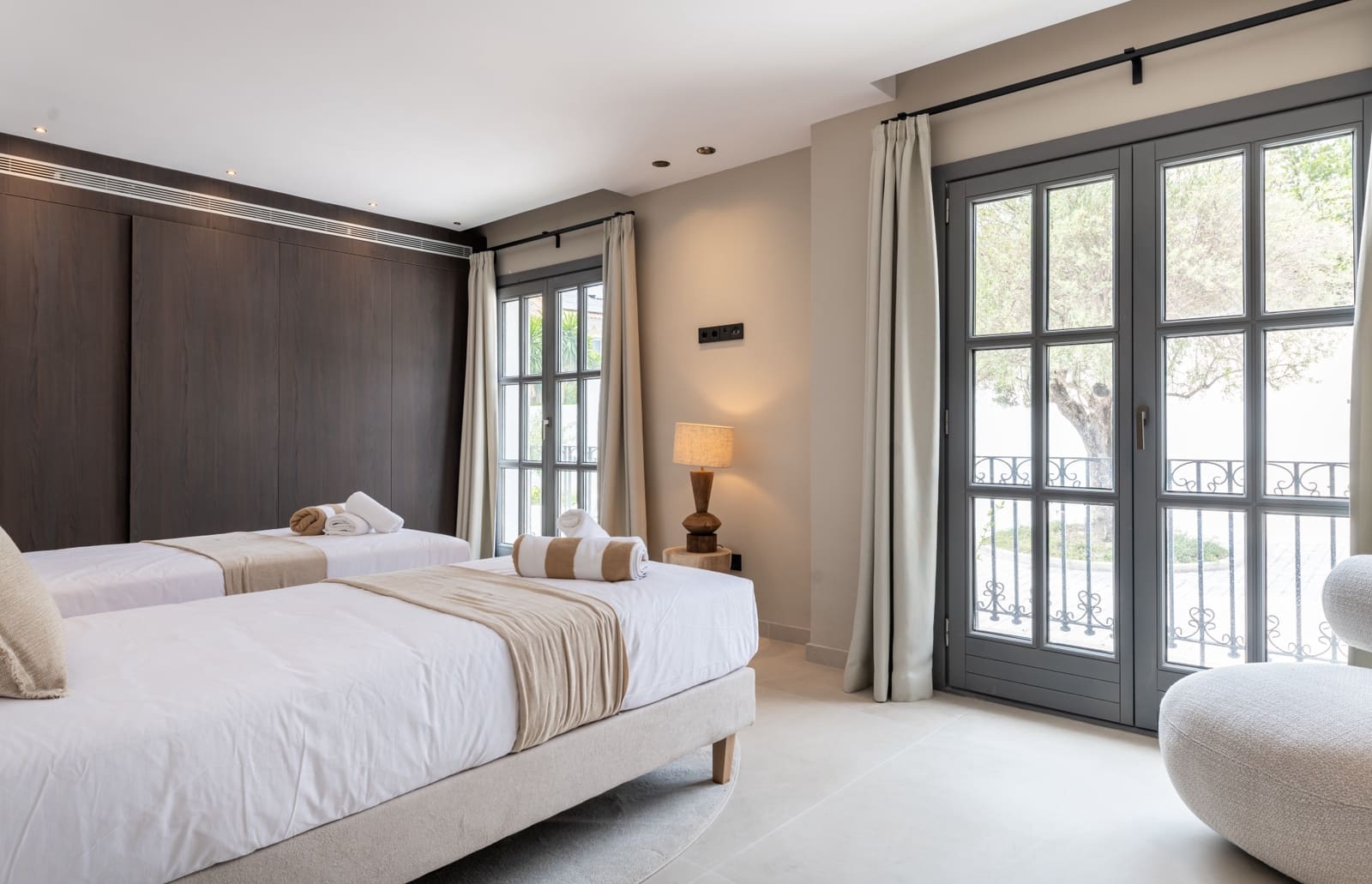 5 bedroom Villa for sale in Marbella with pool garage - € 3,800,000 (Ref: 9245785)