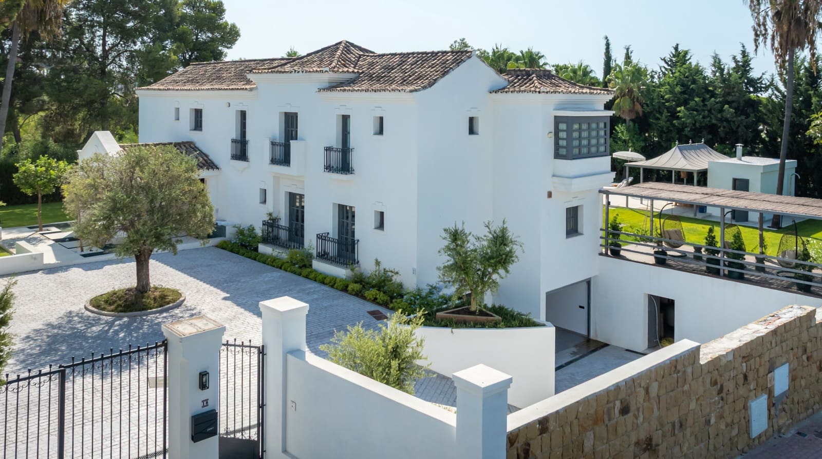 5 bedroom Villa for sale in Marbella with pool garage - € 3,800,000 (Ref: 9245785)