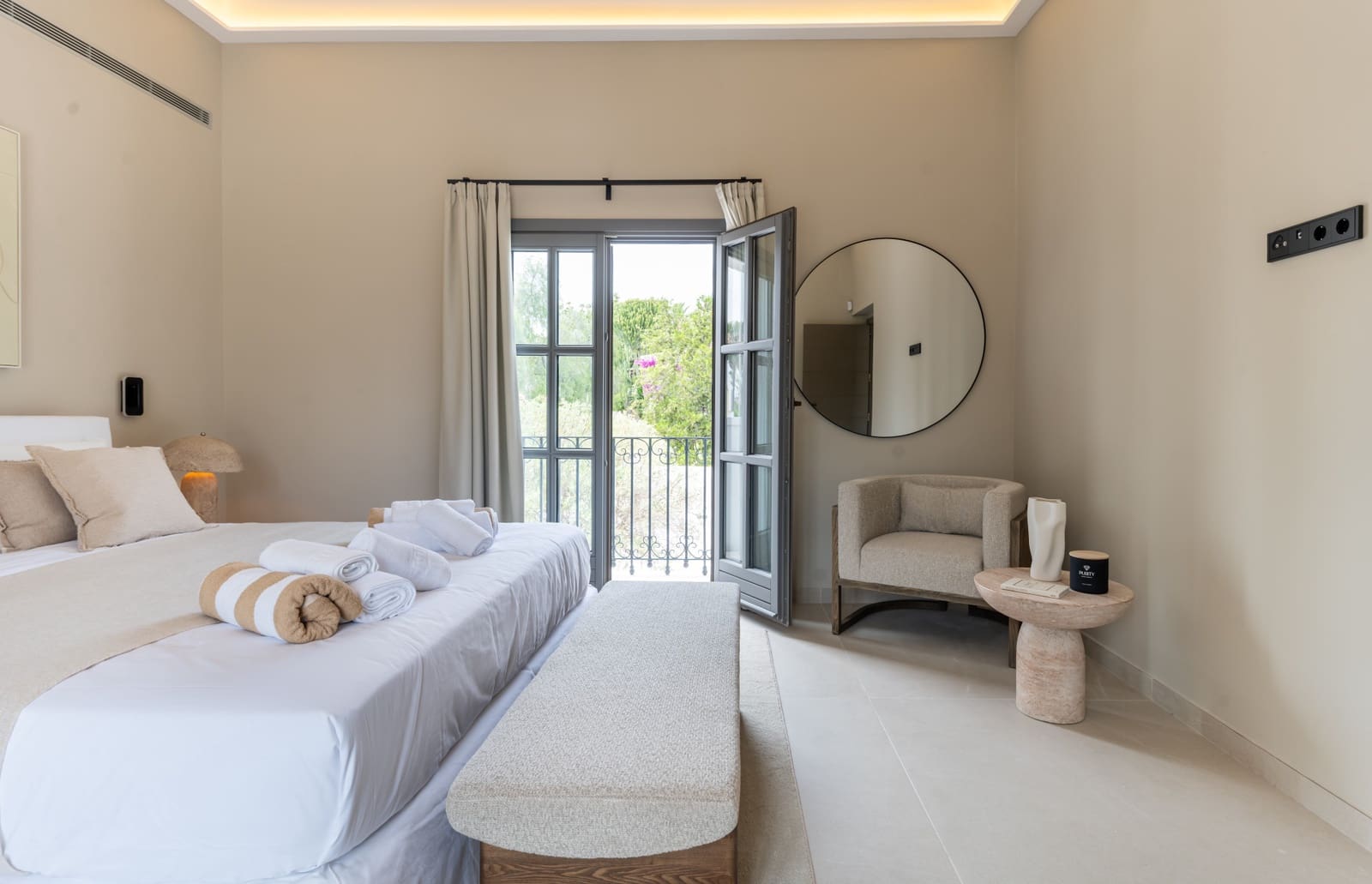 5 bedroom Villa for sale in Marbella with pool garage - € 3,800,000 (Ref: 9245785)