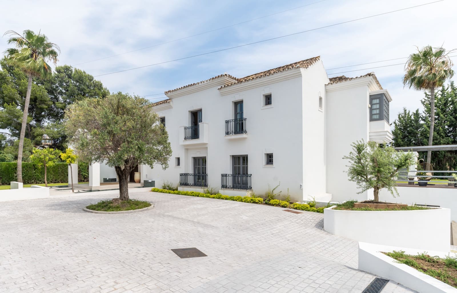 5 bedroom Villa for sale in Marbella with pool garage - € 3,800,000 (Ref: 9245785)