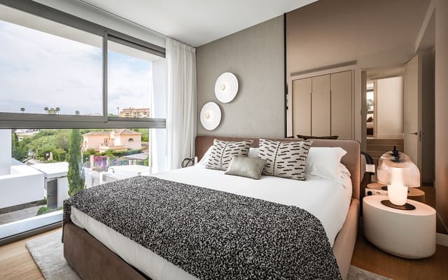 5 Zimmer Villa zu verkaufen in New Golden Mile, Estepona mit Pool Garage - 2.495.000 € (Ref: 9245786)