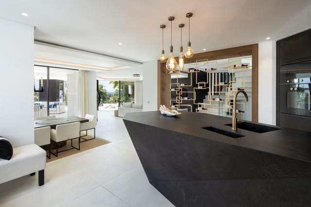 5 bedroom Villa for sale in El Madroñal, Benahavís with pool garage - € 6,500,000 (Ref: 9245793)
