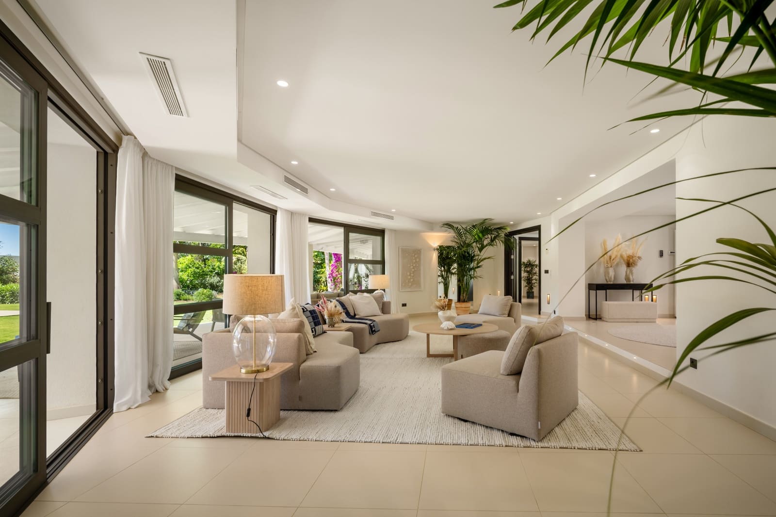 5 bedroom Villa for sale in Marbella with pool garage - € 6,995,000 (Ref: 9245798)