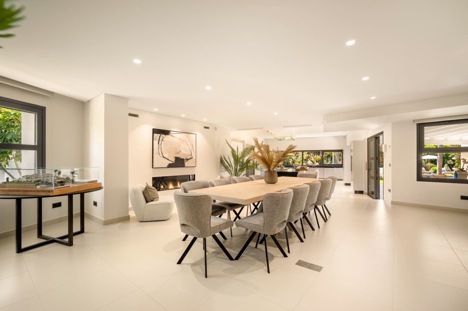 5 bedroom Villa for sale in Marbella with pool garage - € 6,995,000 (Ref: 9245798)