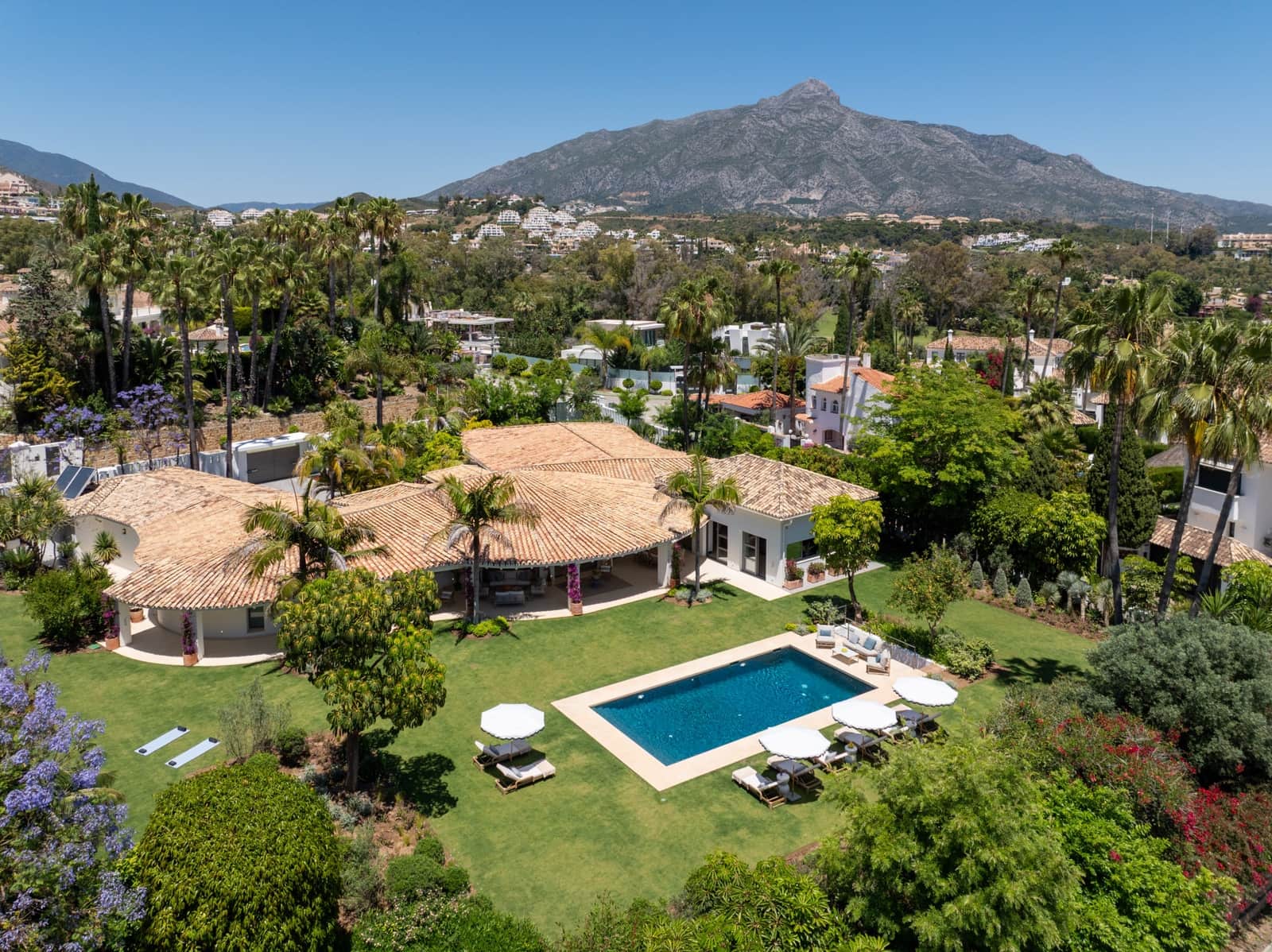 5 bedroom Villa for sale in Marbella with pool garage - € 6,995,000 (Ref: 9245798)
