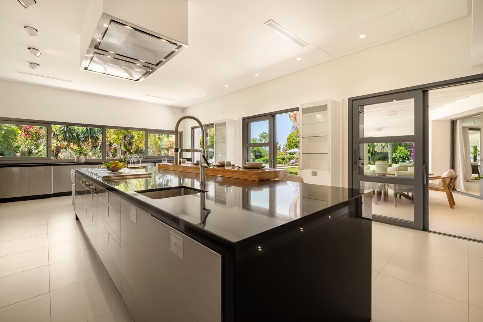 5 sypialnia Willa na sprzedaż w Marbella z basenem garażem - 6 995 000 € (Ref: 9245798)
