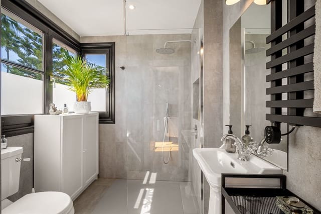 4 sovrum Hus till salu i Marbella med pool garage - 1 745 000 € (Ref: 9245804)