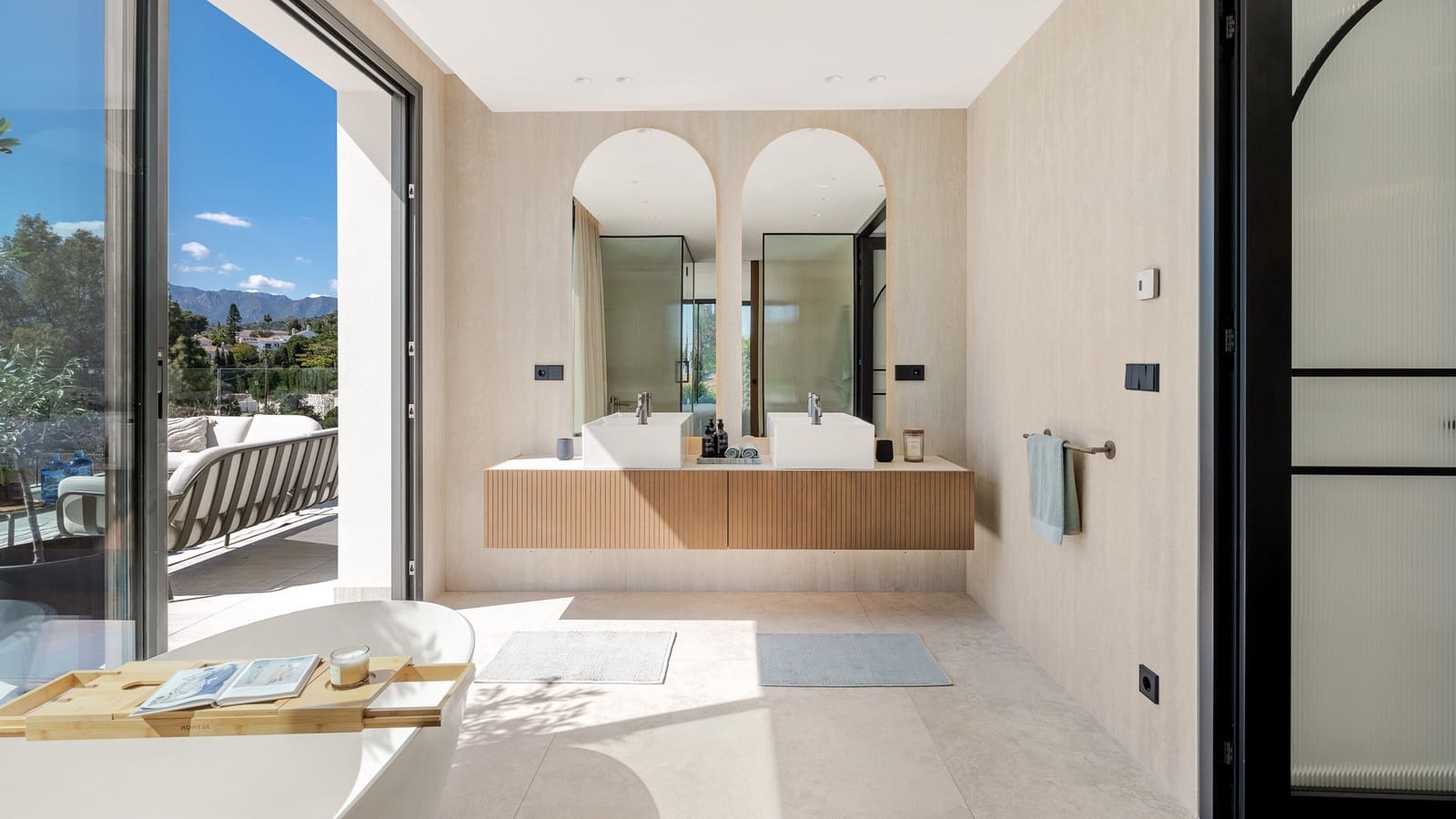 6 soverom Villa til salgs i Marbella med svømmebasseng garasje - € 3 975 000 (Ref: 9245806)