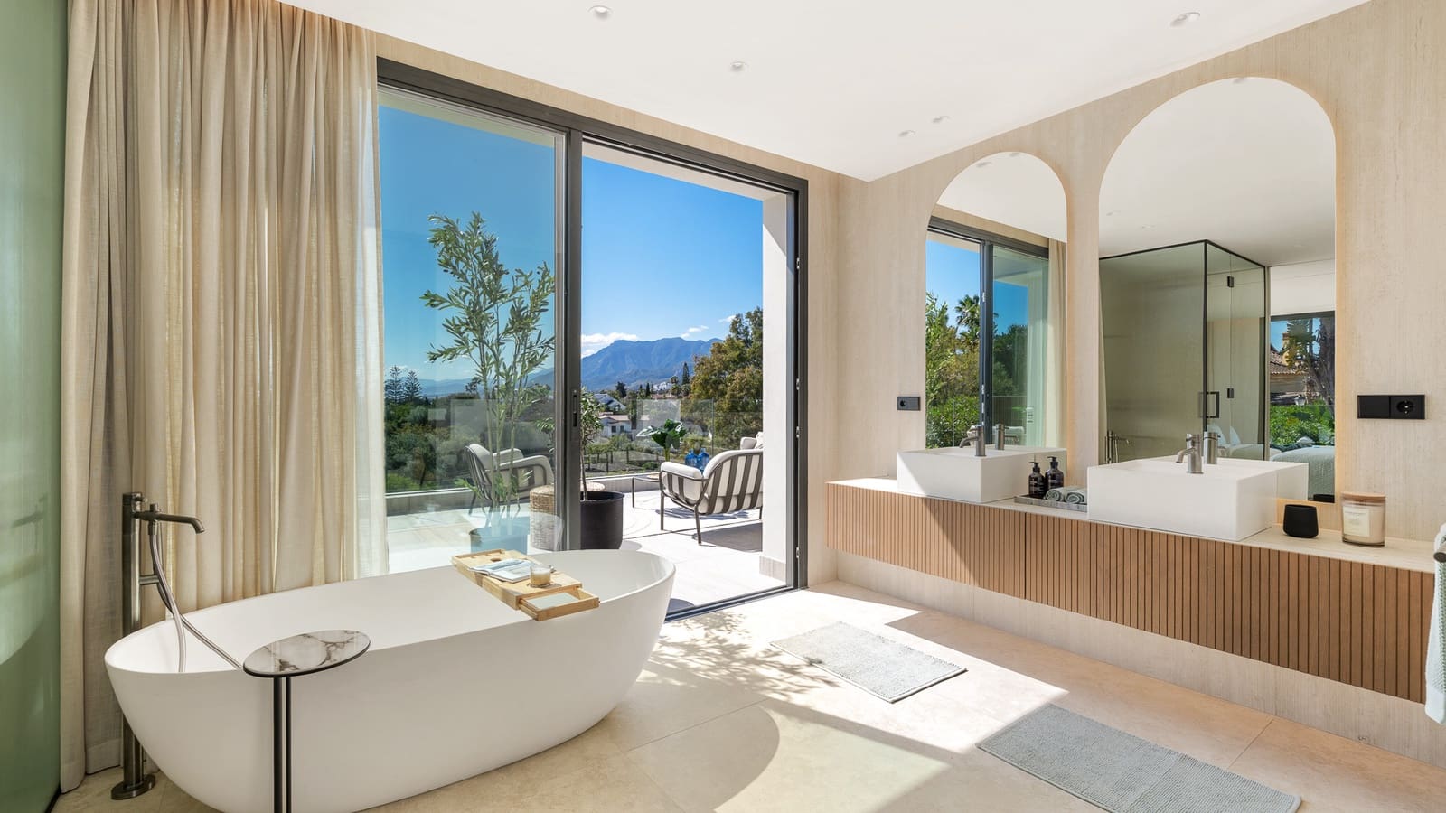 6 soverom Villa til salgs i Marbella med svømmebasseng garasje - € 3 975 000 (Ref: 9245806)