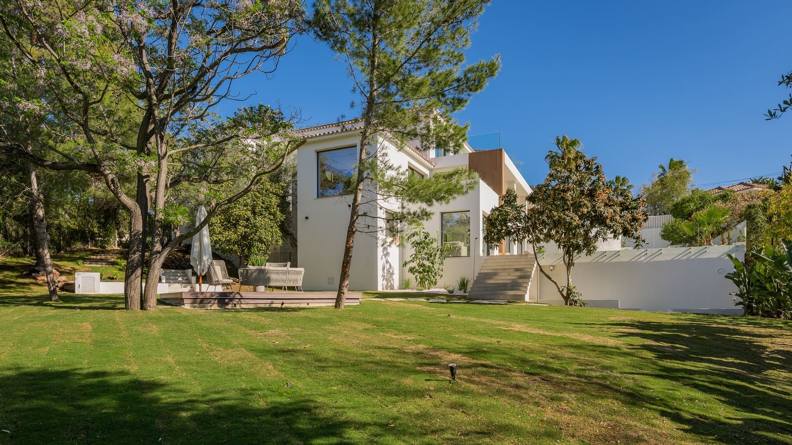 6 soverom Villa til salgs i Marbella med svømmebasseng garasje - € 3 975 000 (Ref: 9245806)